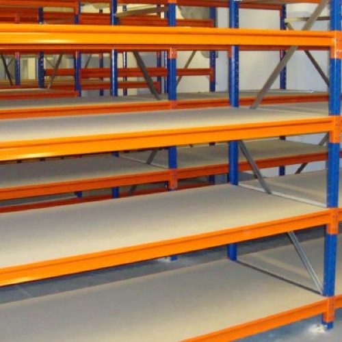Hand loaded industrial shelving Longspan